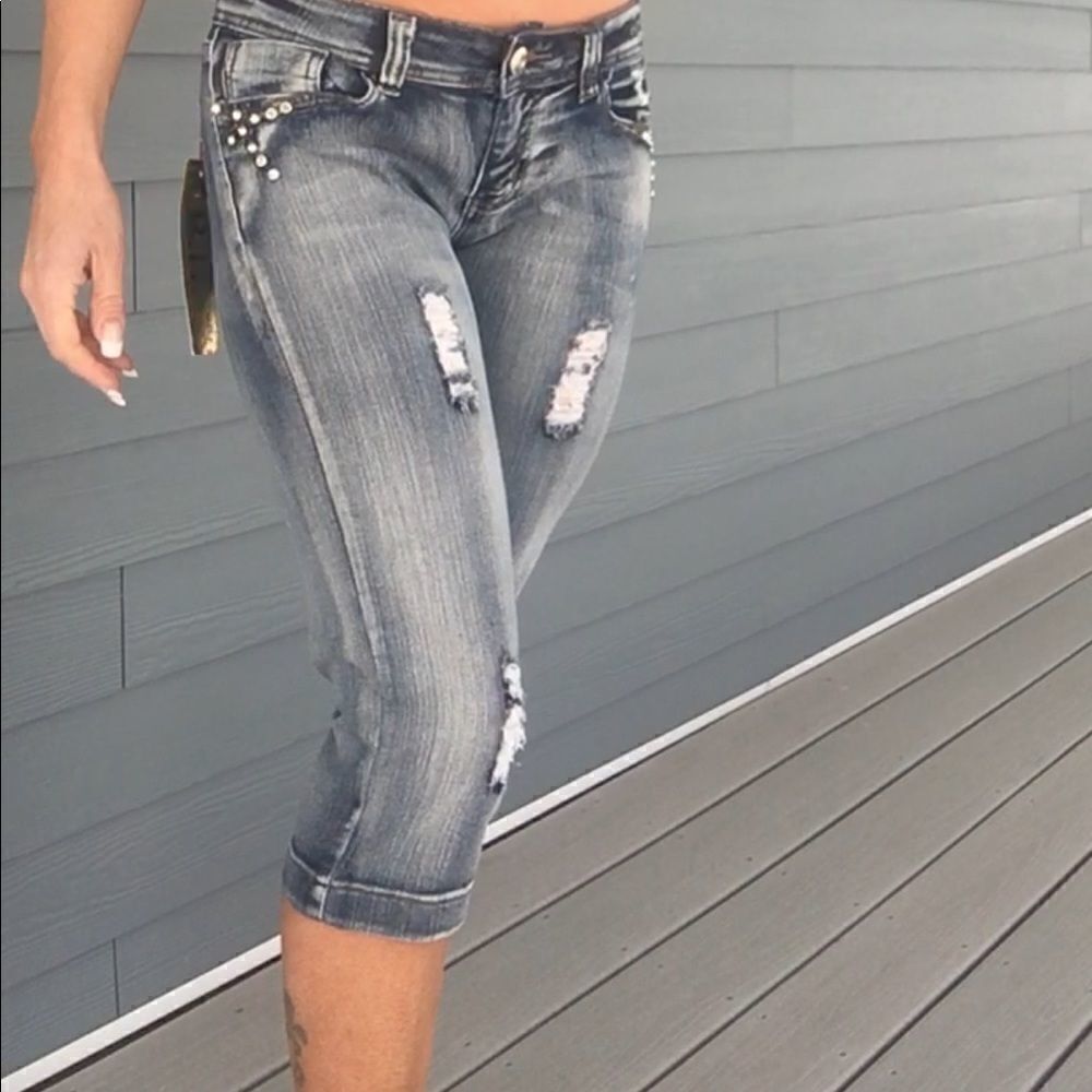 NWT B.B. Capri distressed denim with bling